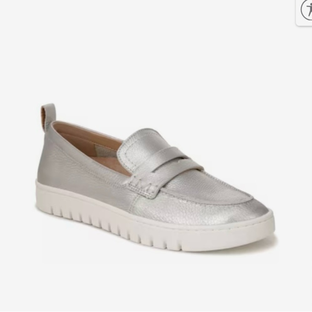Vionic Uptown Penny Loafer Silver Size 8